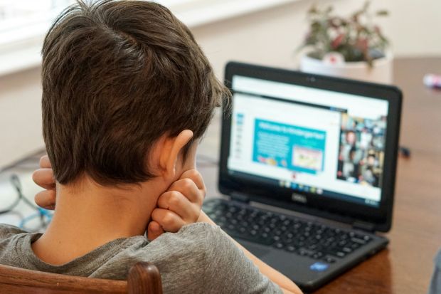 Siti per adulti, la verifica dell'età non avverrà tramite SPID
