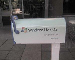 Microsoft Windows Live Hotmail privacy bug