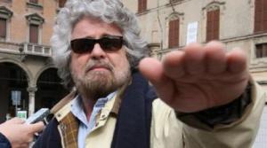 Beppe Grillo saluto romano