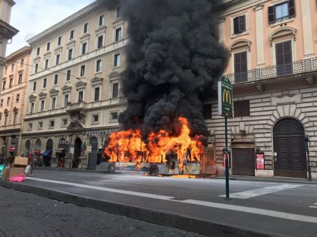 bus on fire rome