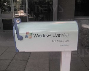 Microsoft Windows Live Hotmail privacy bug