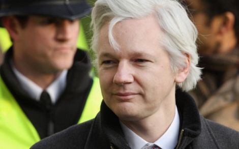 julian assange 586x366