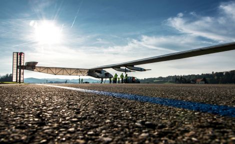 Solar Impulse 2 grounded1