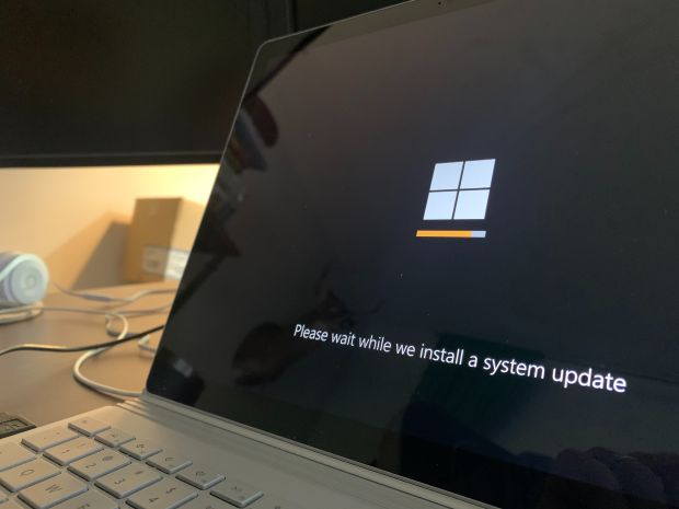 windows 10 22h2 aggiornamento forzato