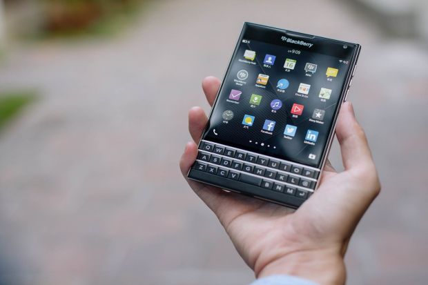 blackberry vende brevetti