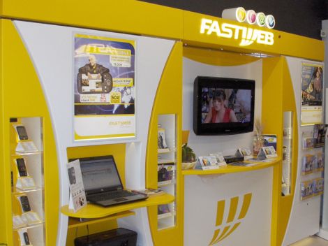 Fastweb esternalizza 700