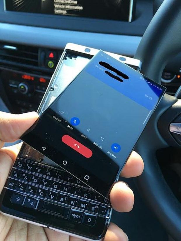 blackberry keyone schermo si stacca