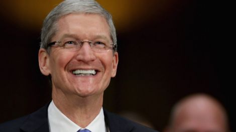 tim cook annuncia orgoglio gay