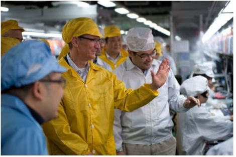 tim cook visita cina foxconn condizioni