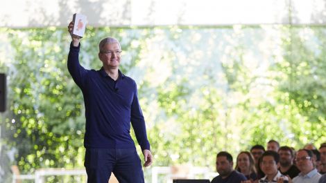 tim cook billionth iphone