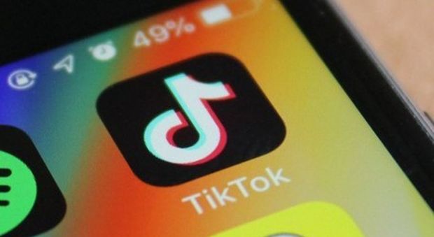 tiktok censura poveri brutti