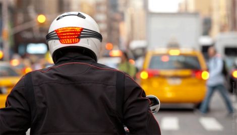 casco con gli stop