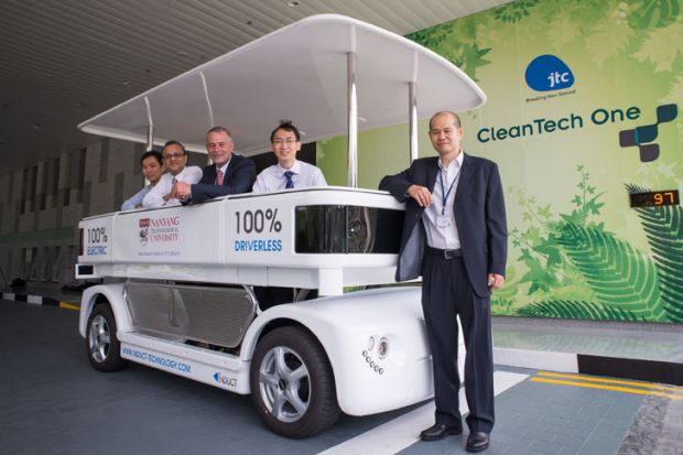 induct navia driverless electric vehicle 3