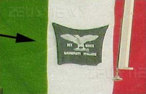 Bandiera con simbolo fascista