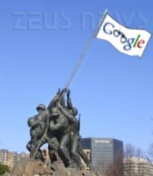 Soldati sostengono la bandiera di google