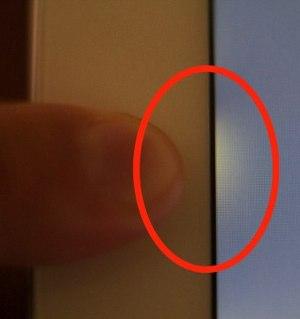 iPad schermo ingiallisce fuga luce light leak