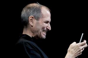 Apple Wall Street calo 2% dimissioni Jobs CEO Cook