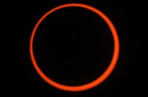 eclissi solare anulare anello fuoco