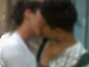 teenager arrestati bacio facebook