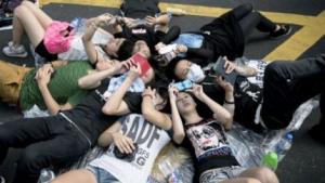 manifestanti hong kong iphone