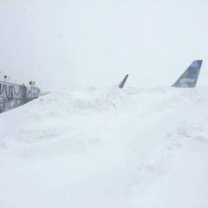 aereo sepolto neve