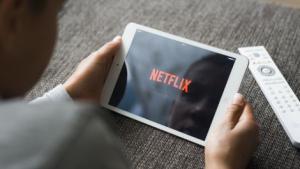 netflix batte tv