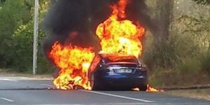 tesla prende fuoco