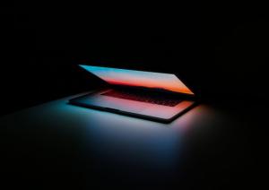 macbook pro 2021 schermi surriscaldamento luminosi