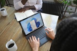 windows 11 aggiornamento rompe cursori sfondi