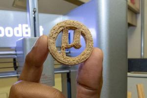 biscotti dalle bottiglie di plastica